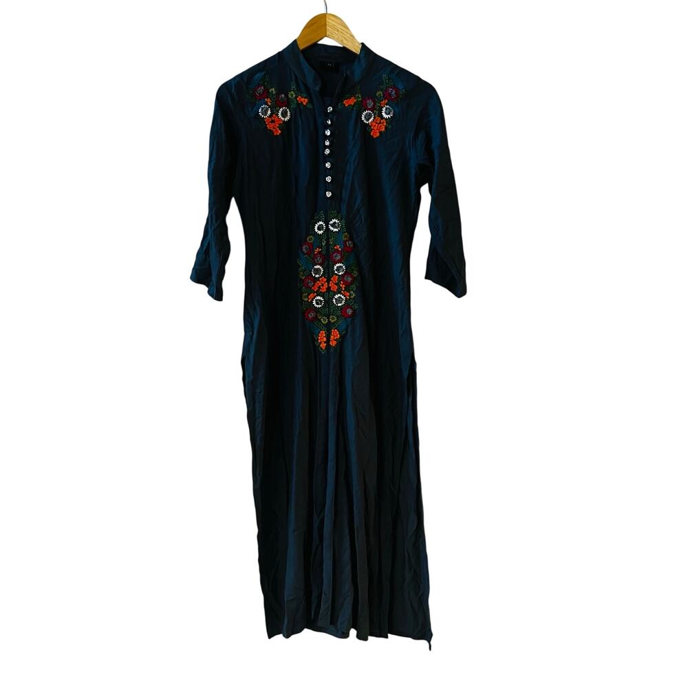 Embroidered Floral Three Quarter Sleeve Side split Top Size M Medium Gray Multi - Picture 6 of 6
